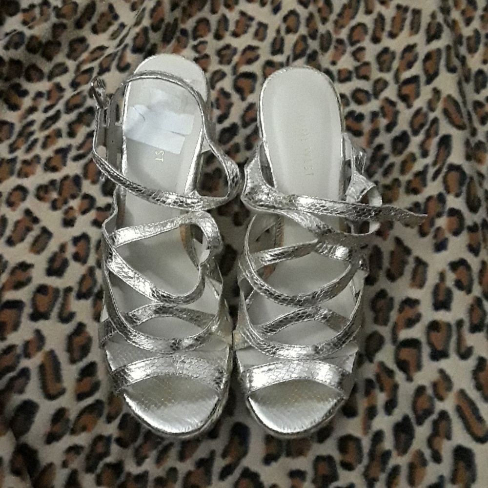 Shoes - Picture 3 of 3